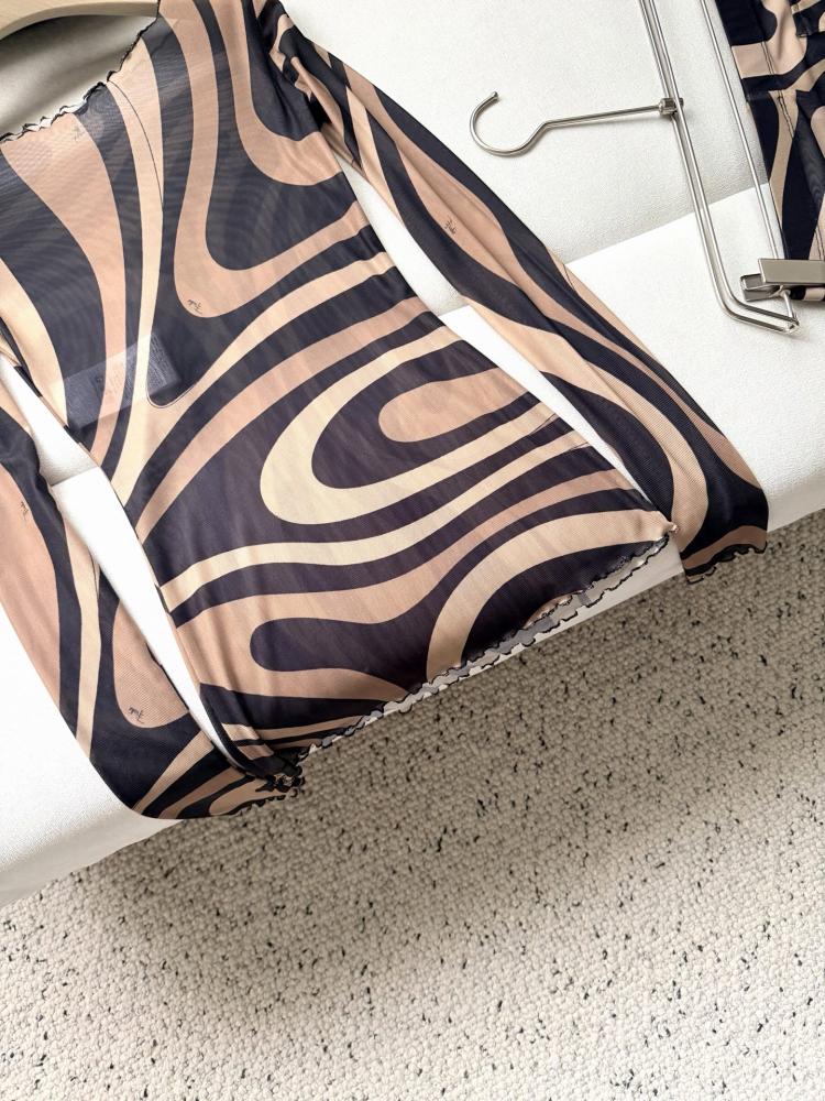 توب Pucci.