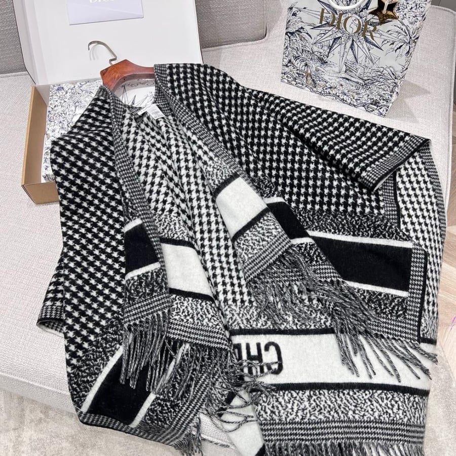 سكارف Dior