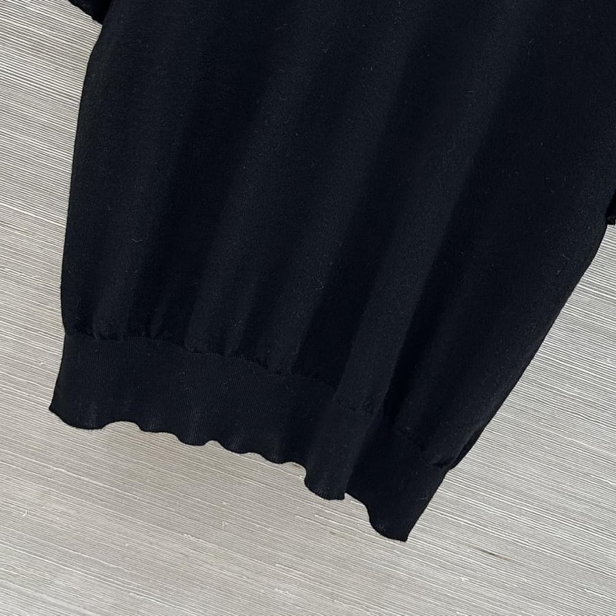 بلوزة نص كم لويفي