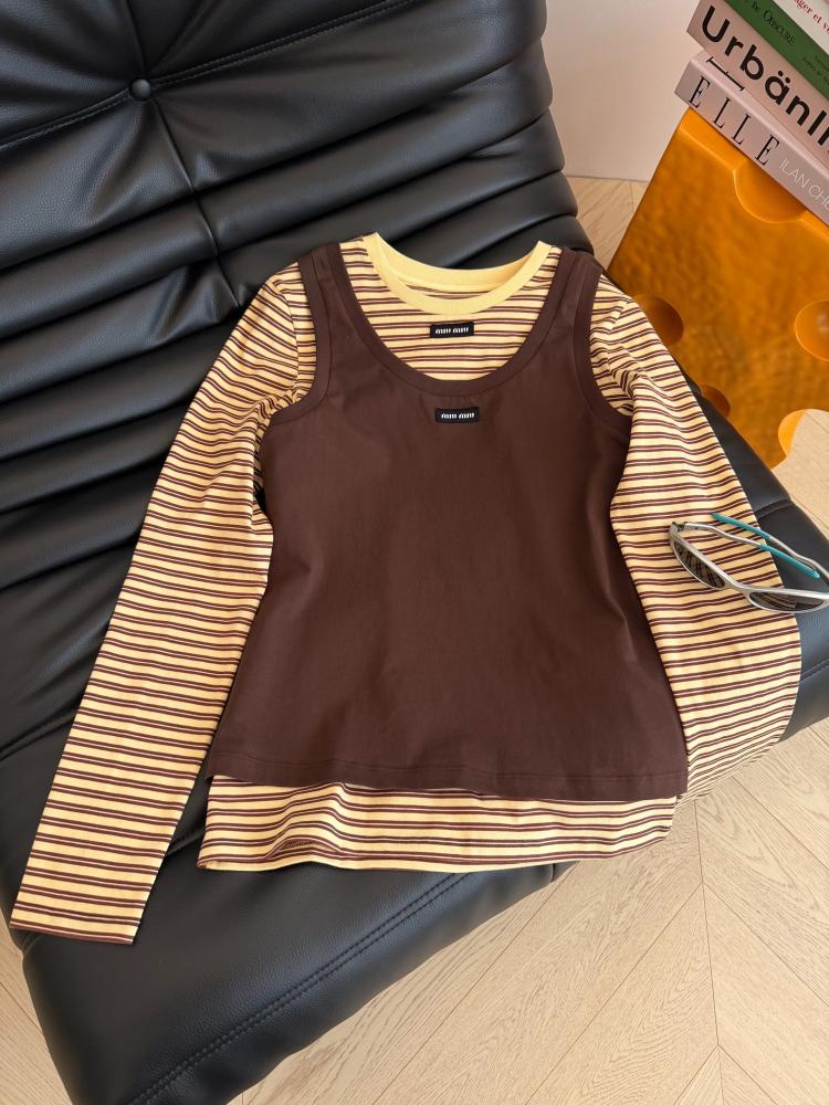 طقم تيشيرت Miu Miu