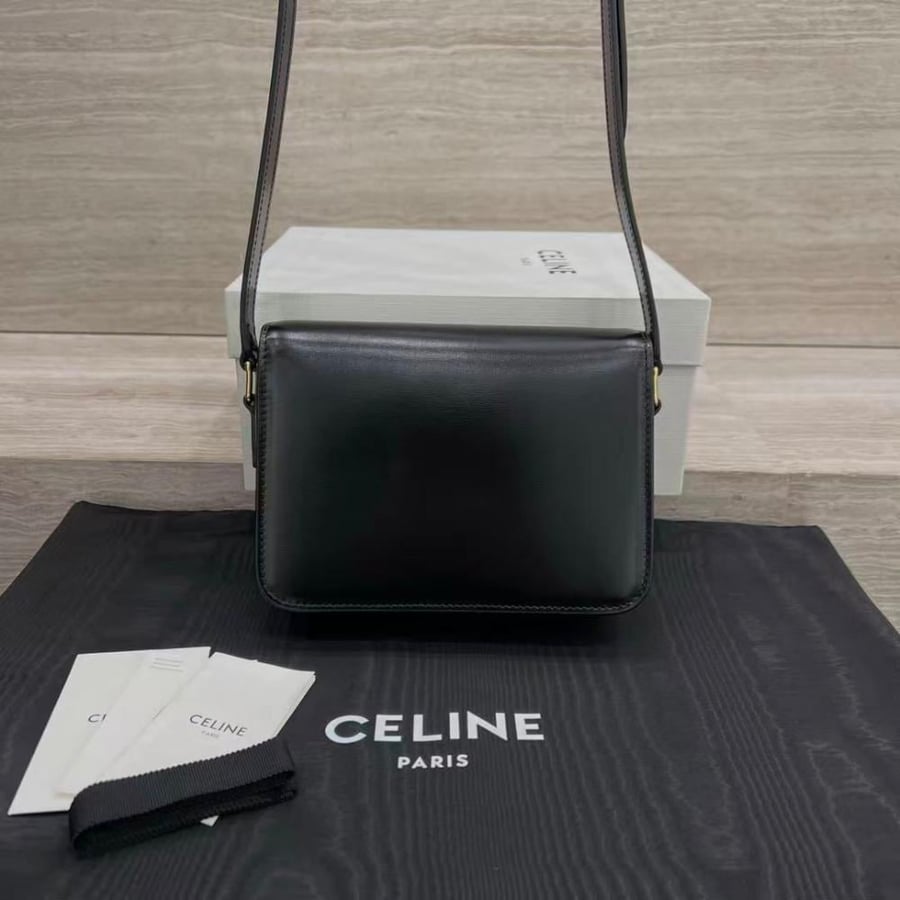 شنطة سيلين Teen Triomphe مقاس 18.5cm