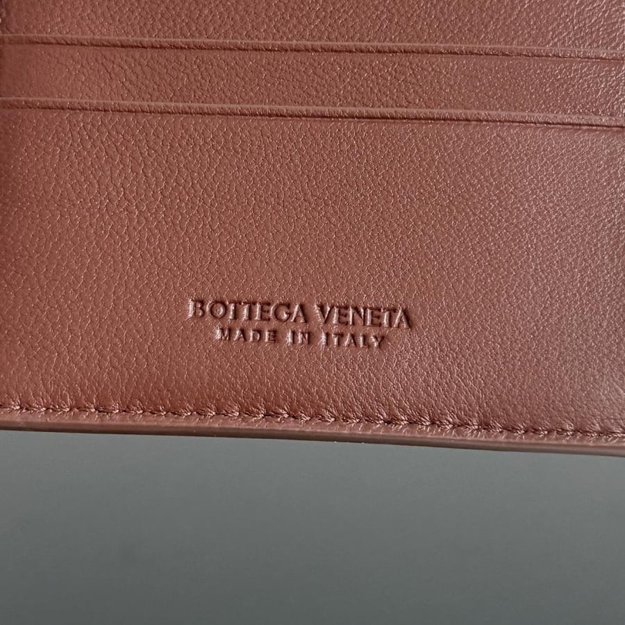 محفظة بوتيغا Ostrich Leathe bottega