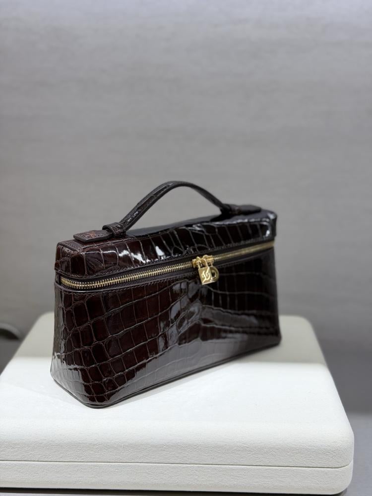 شنطة لورو بيانا Extra Crocodile Lora piana مقاس 19 cm