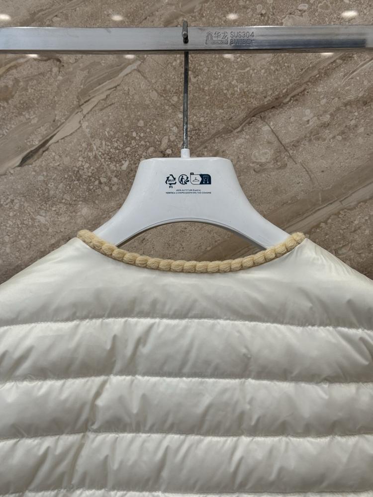 جاكيت Moncler