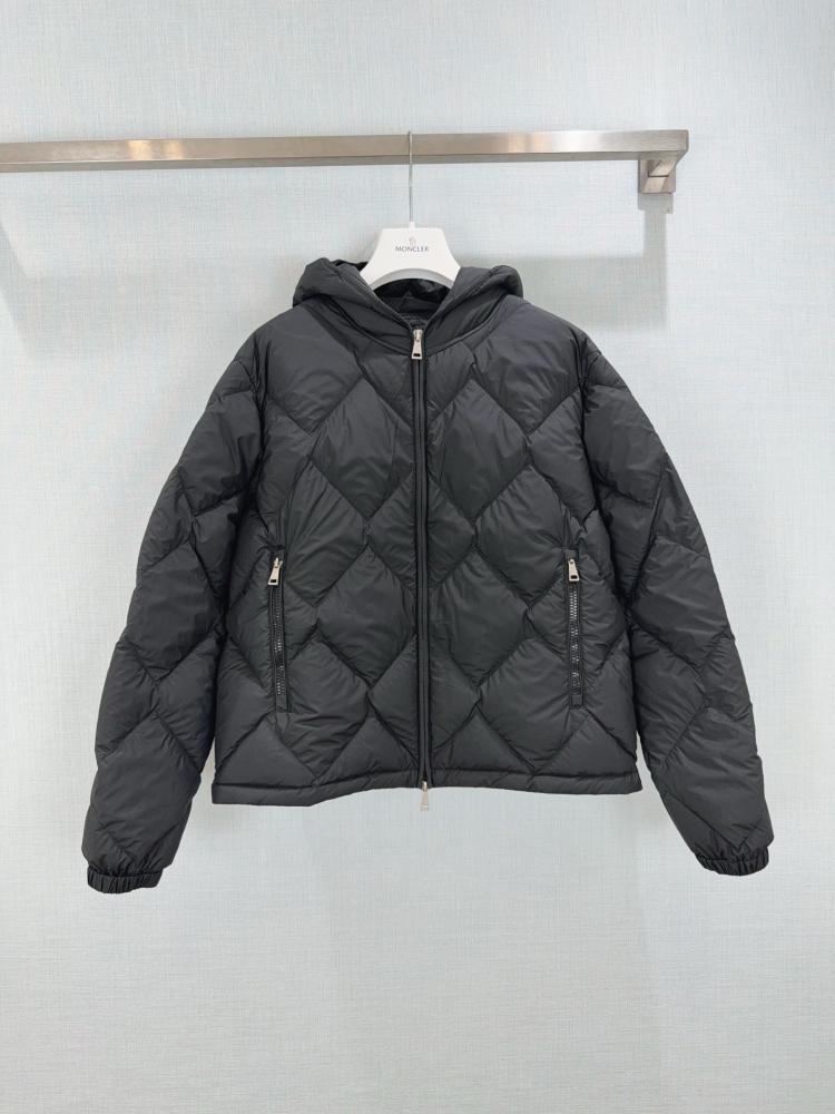 جاكيت Moncler