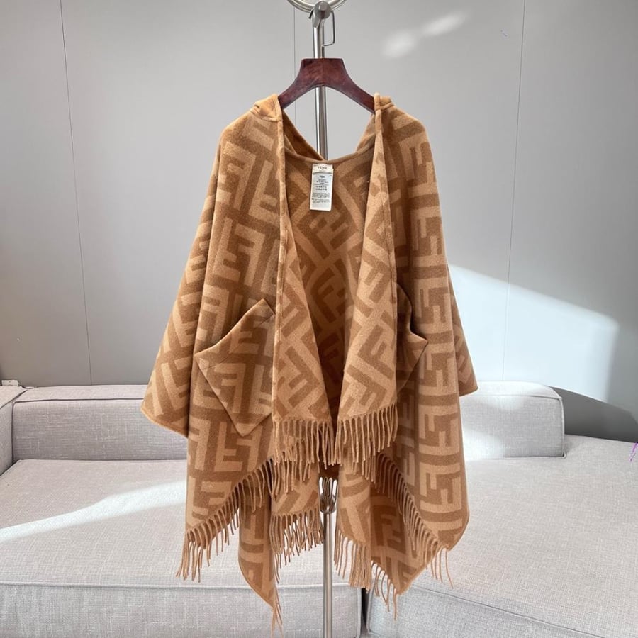 سكارف Fendi