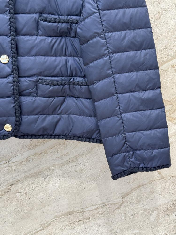 جاكيت Moncler