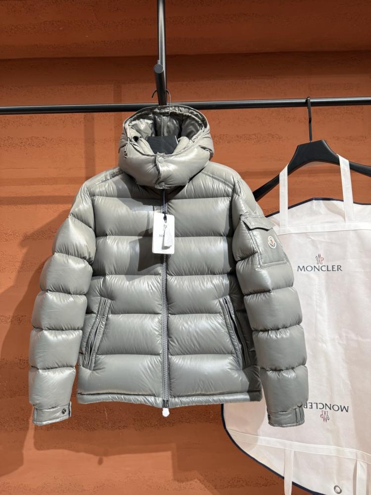 جاكيت Moncler