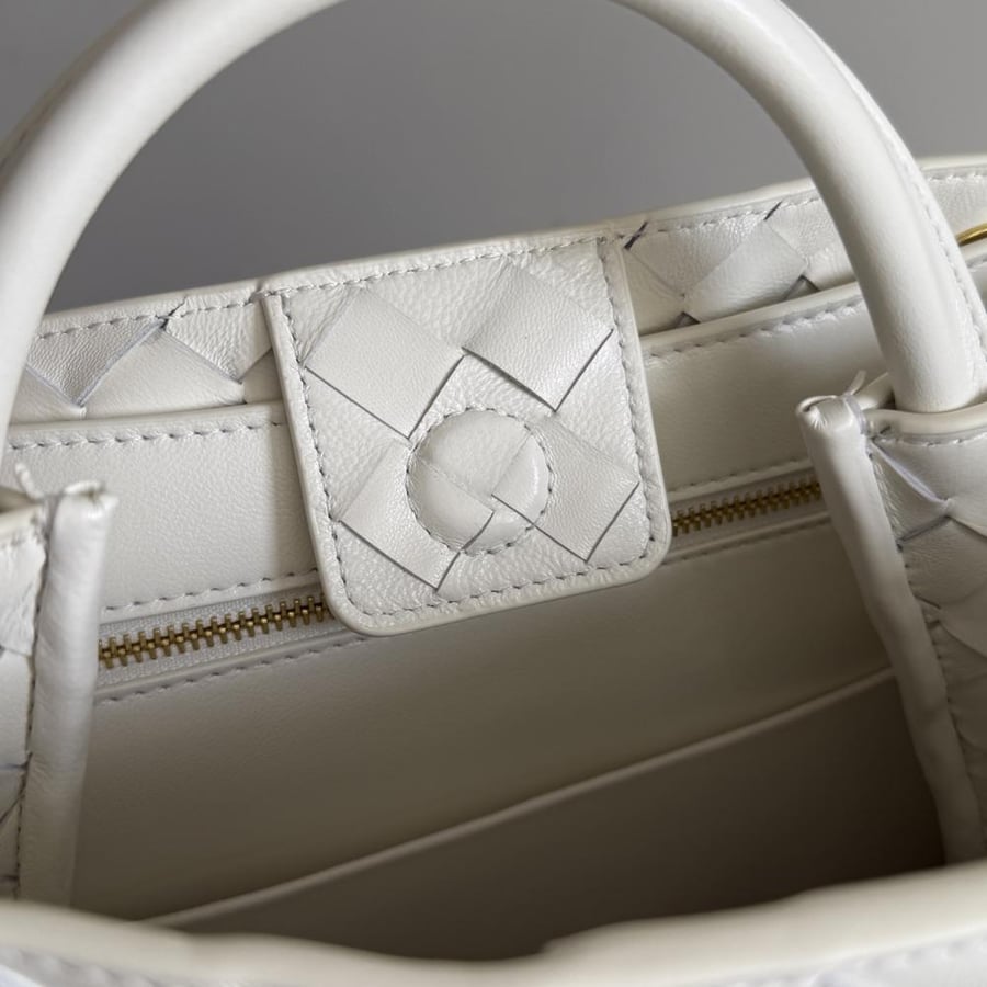 شنطة بوتيغا Small Andiamo Bottega