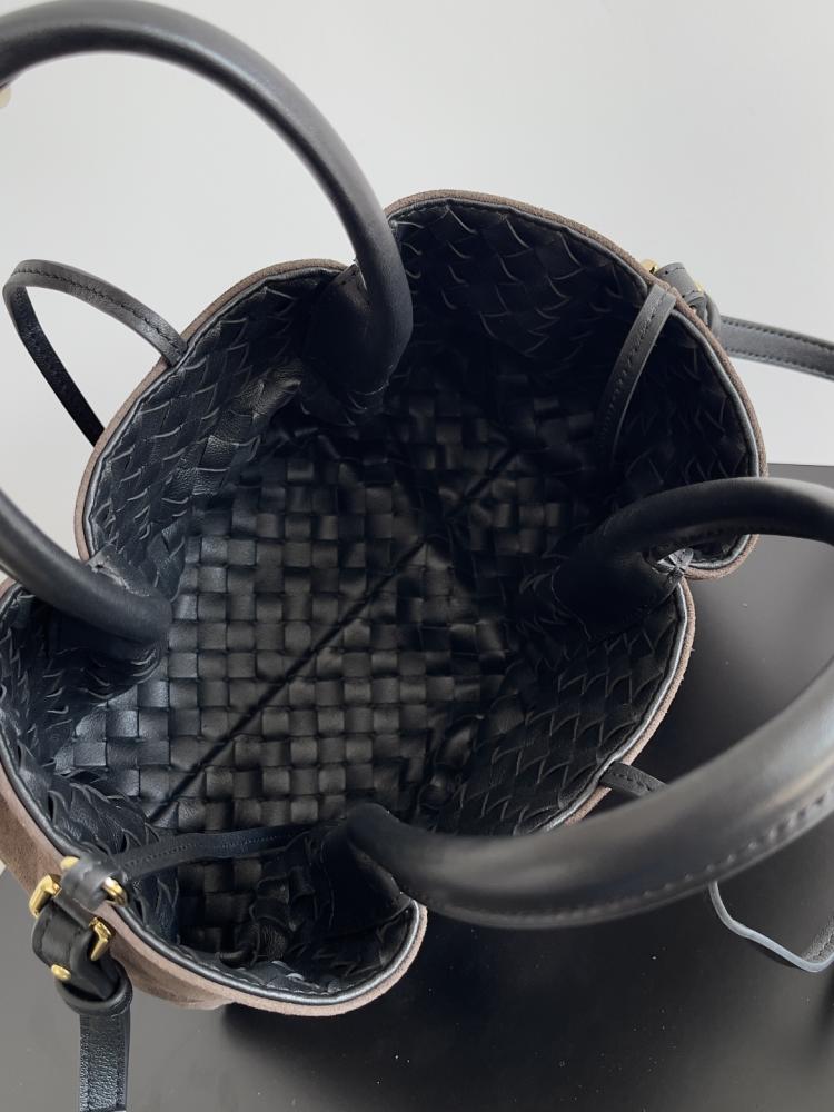 شنطة بوتيغا Pinacoteca مقاس 24cm