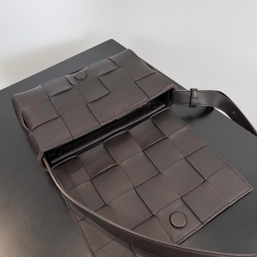 شنطة  بوتيغا Cassette مقاس 23cm