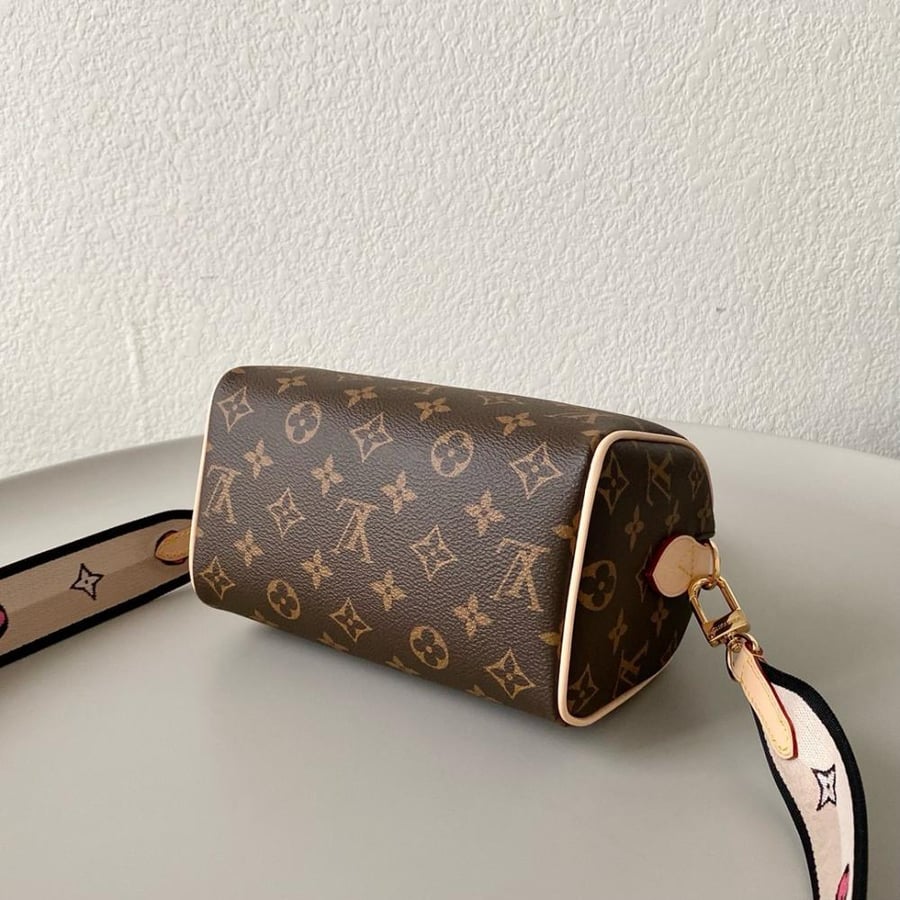 شنطة لويس فيتون Speedy Bandoulière مقاس 20