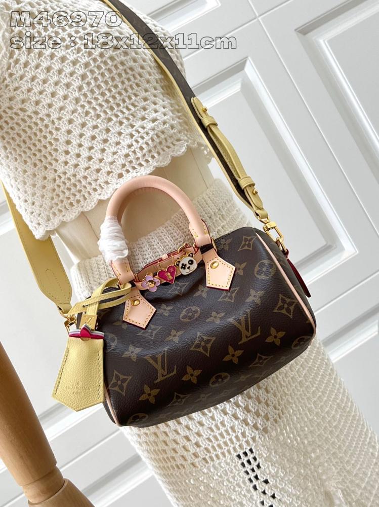 شنطة لويس فيتون Speedy Bandoulière مقاس 18
