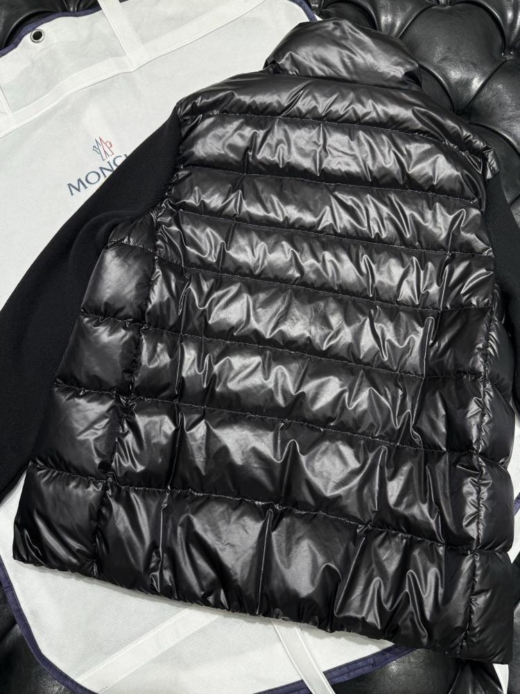 جاكيت Moncler