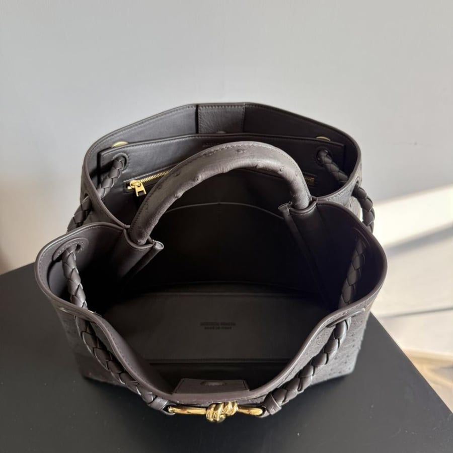 شنطة بوتيغا Andiamo مقاس 32cm
