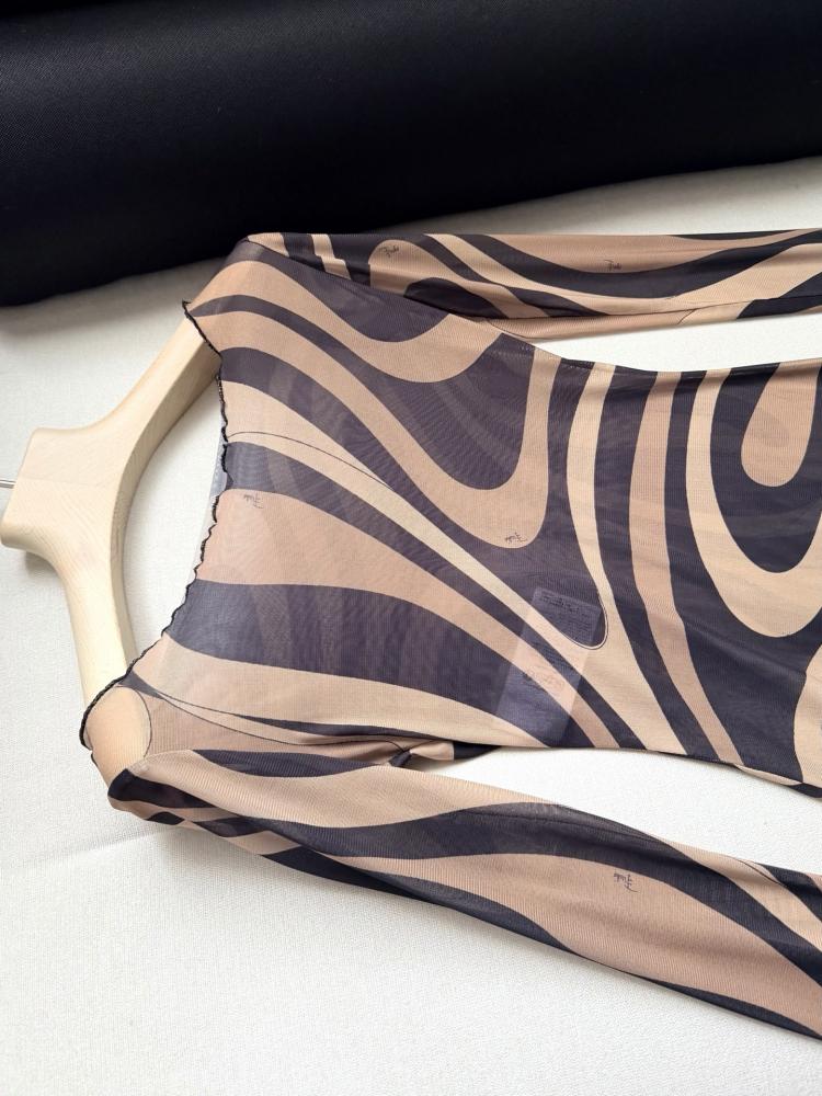 توب Pucci.