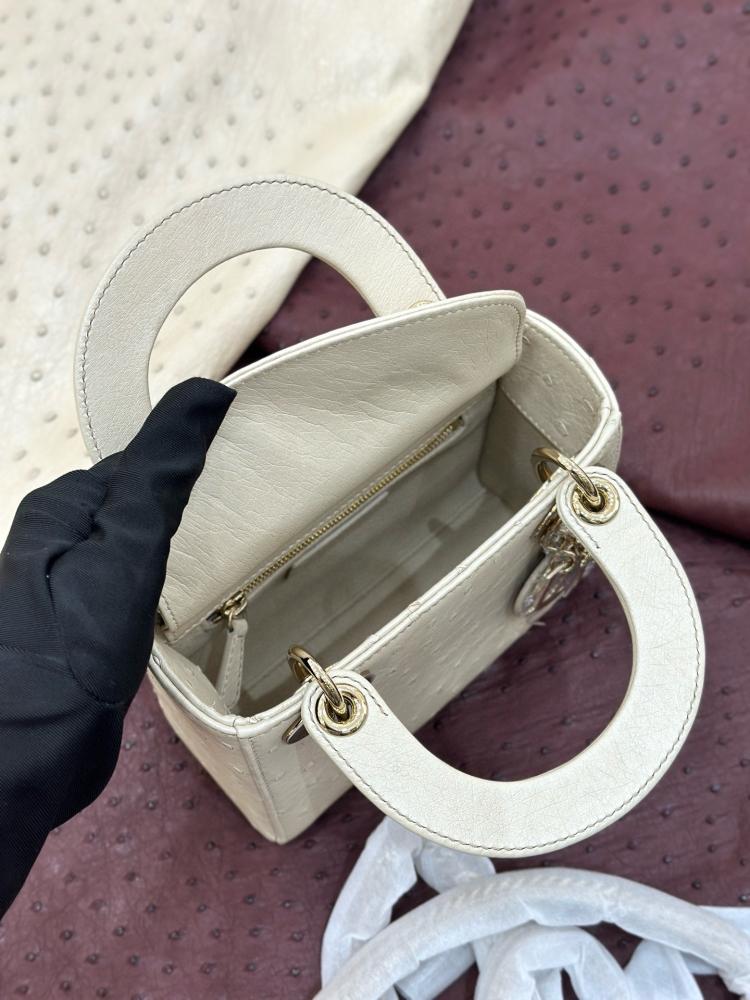 شنطة ديور Lady Ostrich Skin Dior  مقاس 17cm