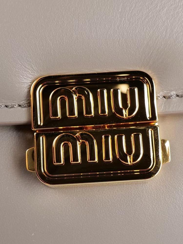 شنطة Miu Miu Matelasse مقاس 28cm