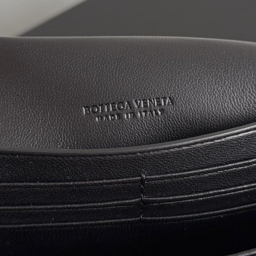 شنطة بوتيغا  Andiamo Clutch