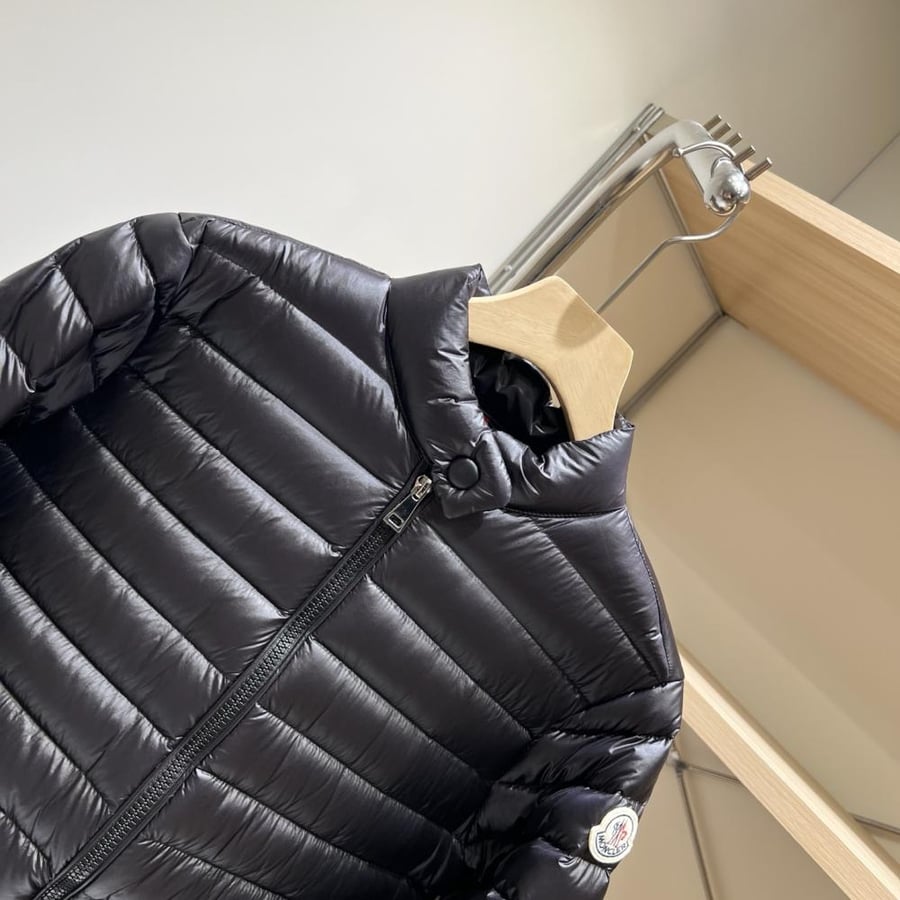 جاكيت Moncler