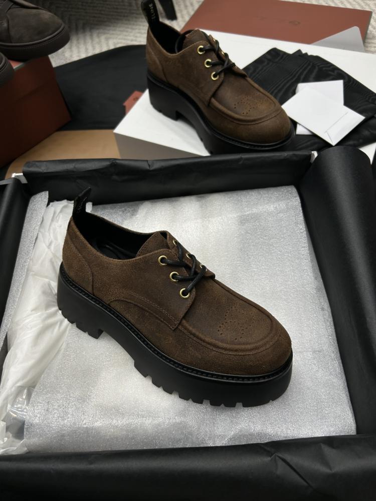 حذاء كلاسيك سيلين