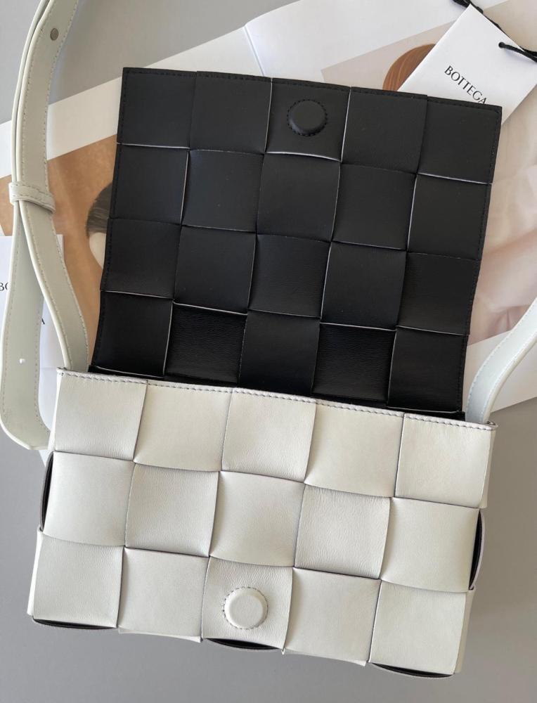 شنطة  بوتيغا Cassette مقاس 23cm