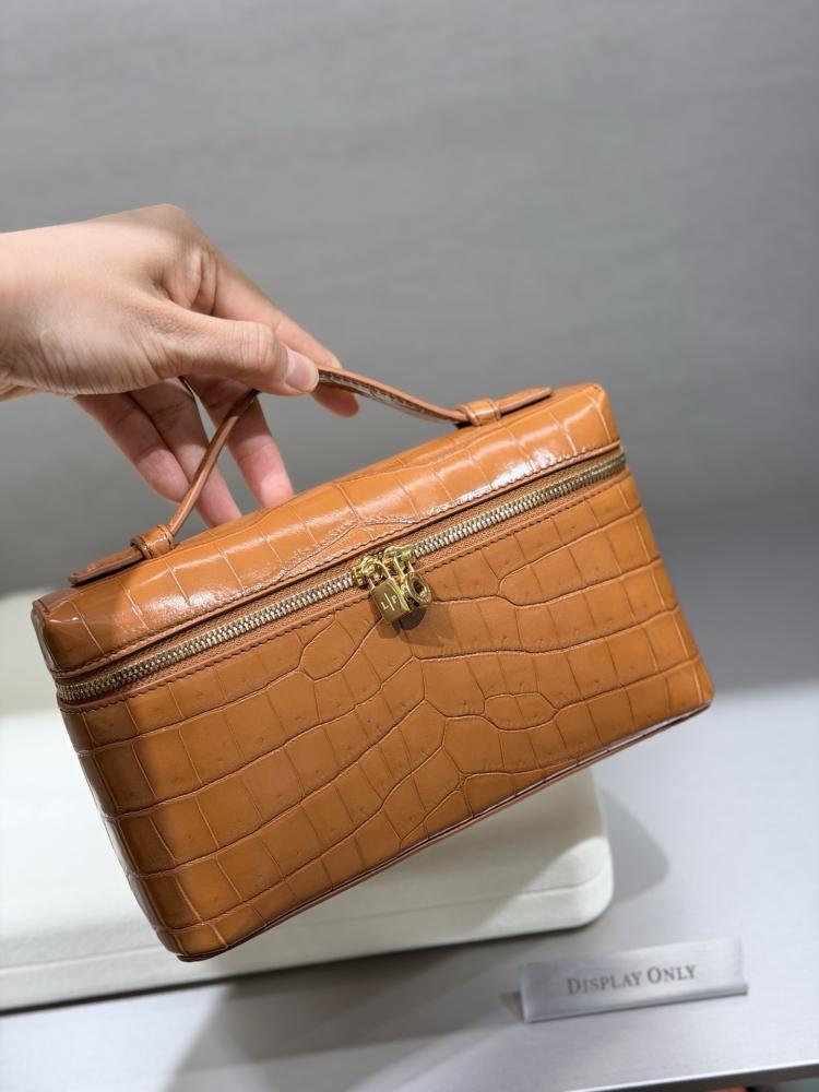 شنطة لورو بيانا Extra Crocodile Lora piana مقاس 19 cm