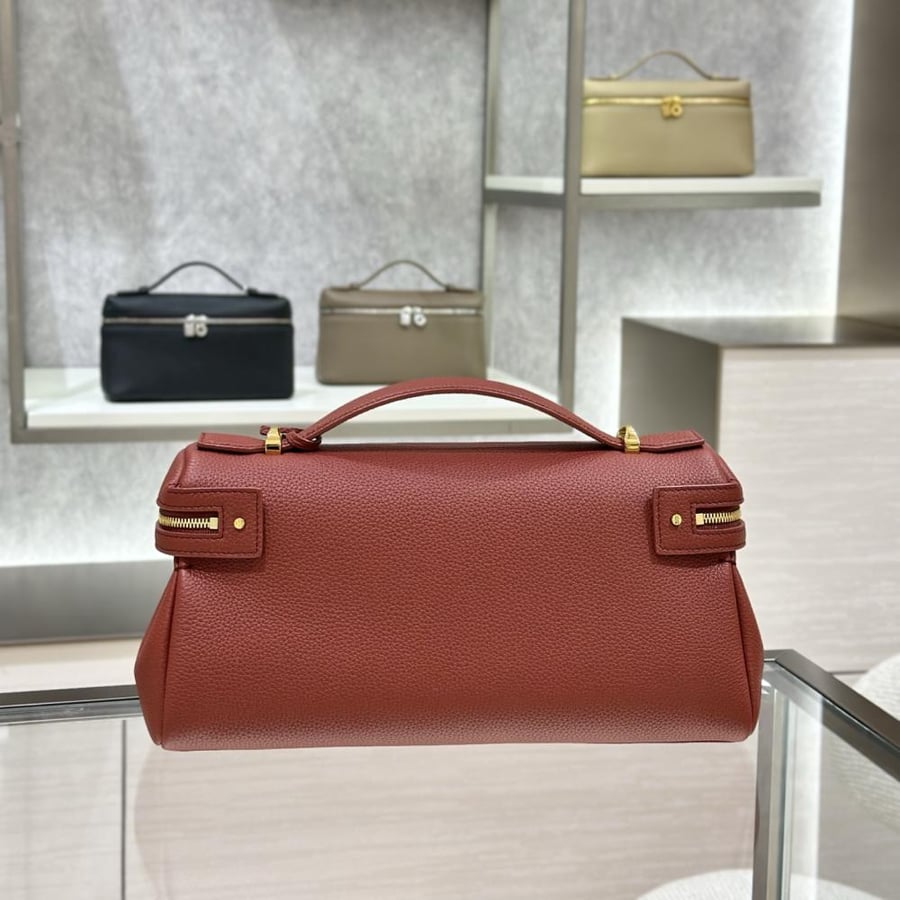 شنطة ميو ميو Hammered Texture MiuMiu مقاس 29 cm