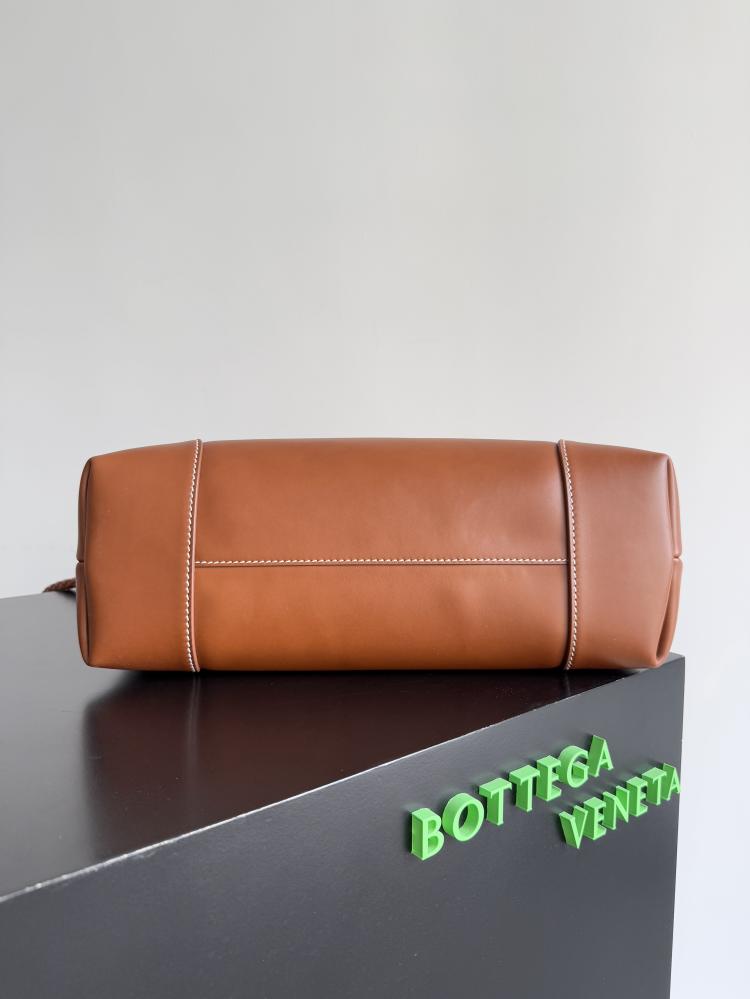 شنطة بوتيغا Andiamo Shoulder Bag Bottega