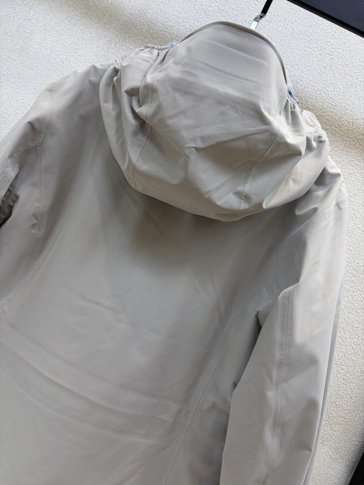 جاكيت Moncler
