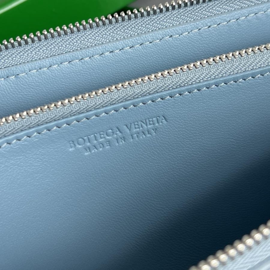 محفظة بوتيغا Ostrich Leathe bottega
