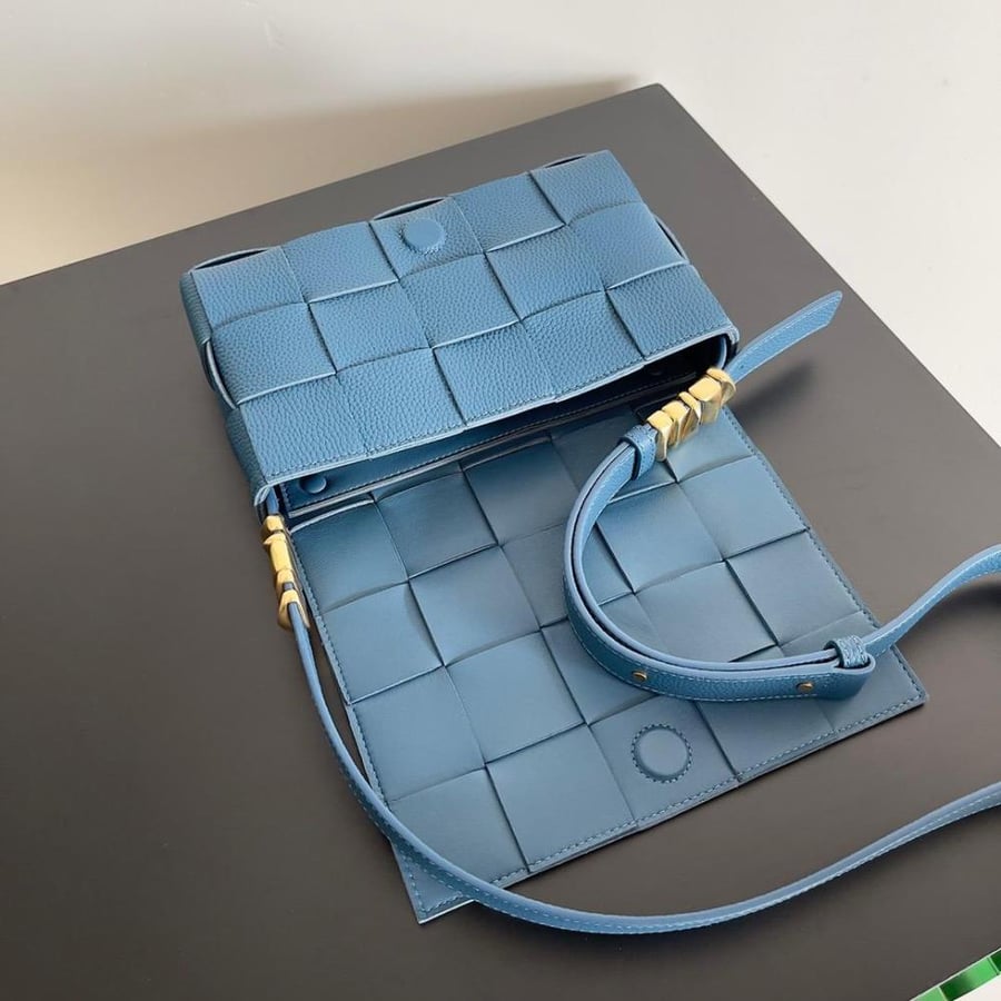 شنطة  بوتيغا Cassette مقاس 23cm