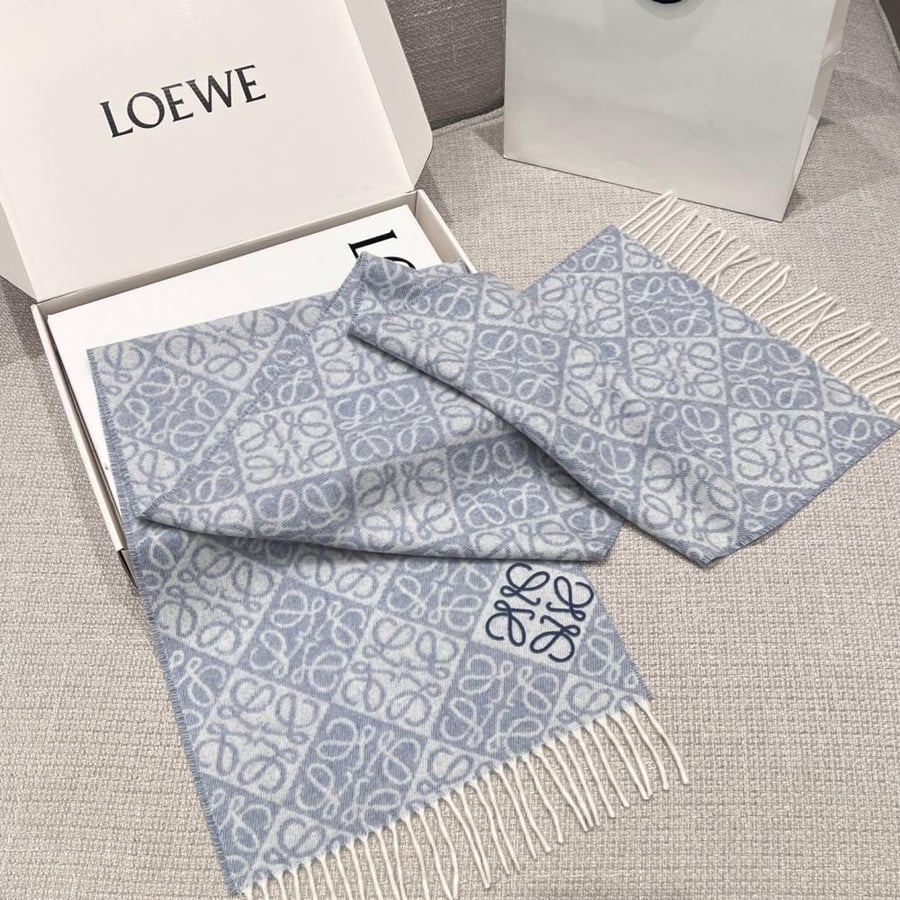 سكارف Loewe