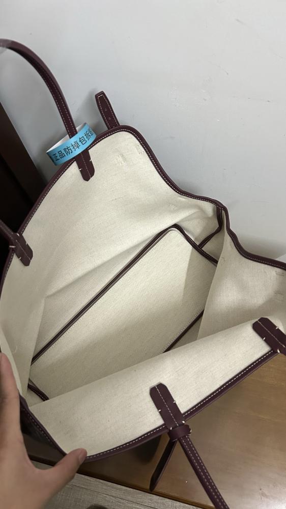 شنطة جويارد Chien Gris Goyard
