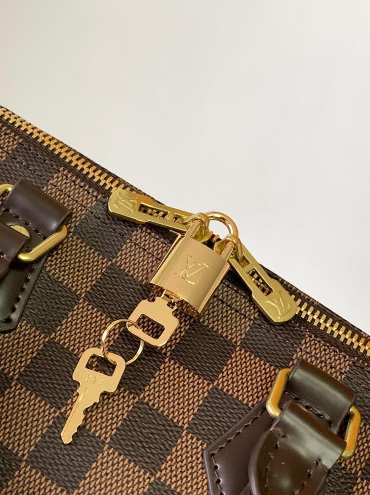 شنطة لويس فيتون Speedy Bandoulière مقاس 25
