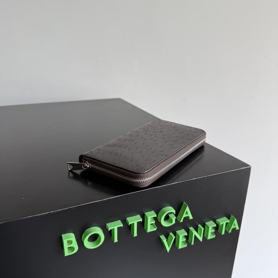 محفظة بوتيغا Ostrich Leathe bottega