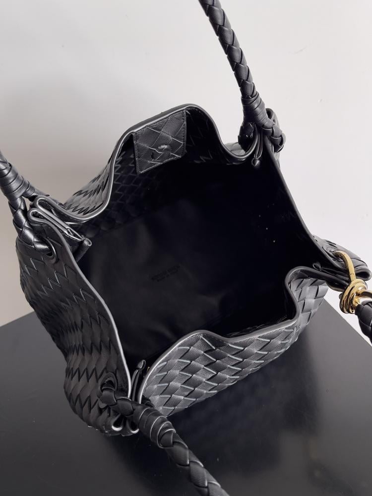 شنطة بوتيغا parachute مقاس 30cm