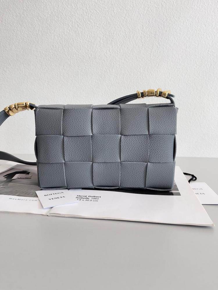 شنطة  بوتيغا Cassette مقاس 23cm
