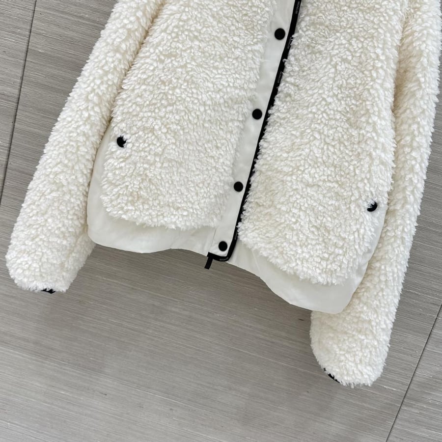 جاكيت Moncler