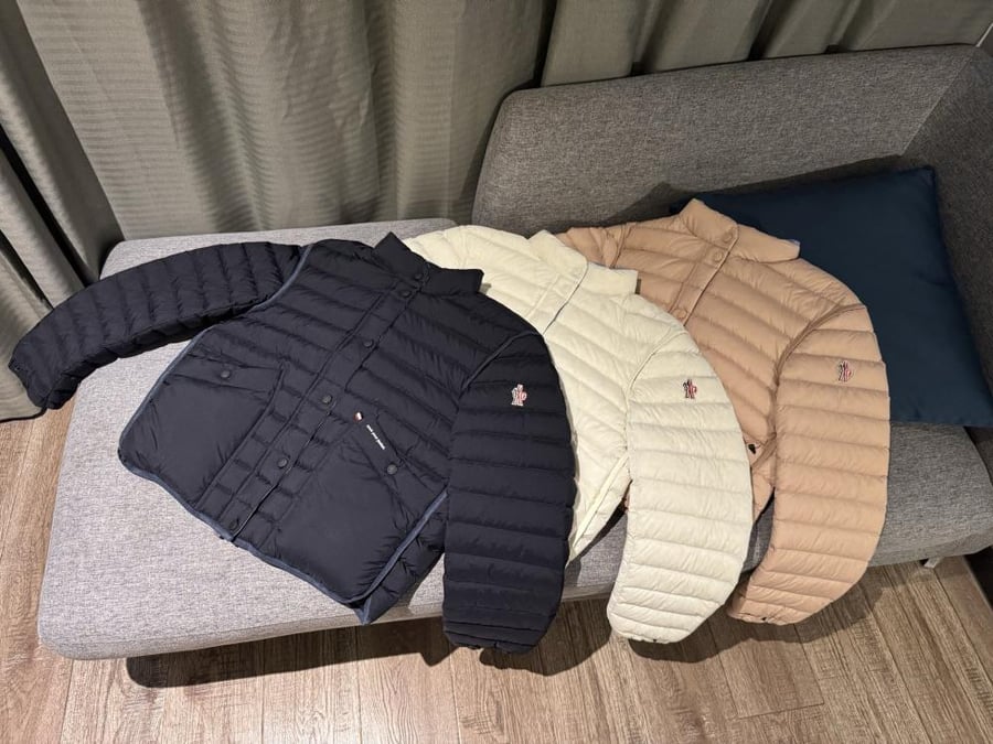 جاكيت Moncler