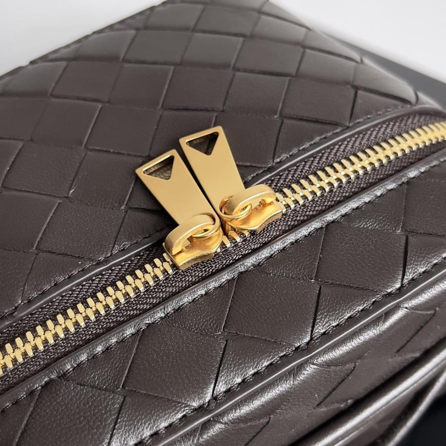 شنطة بوتيغا مقاس 18cm