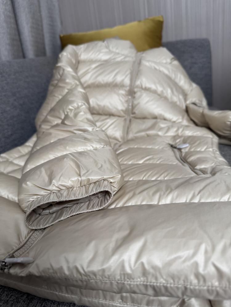 جاكيت Moncler