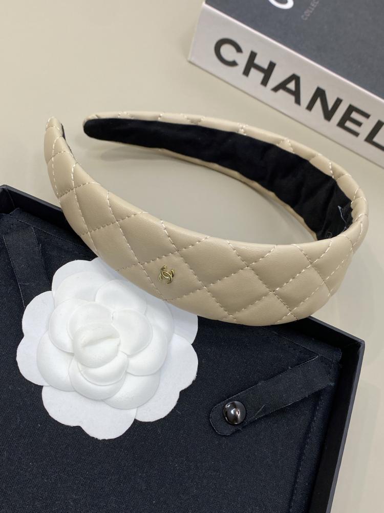 طوق شعر شانيل