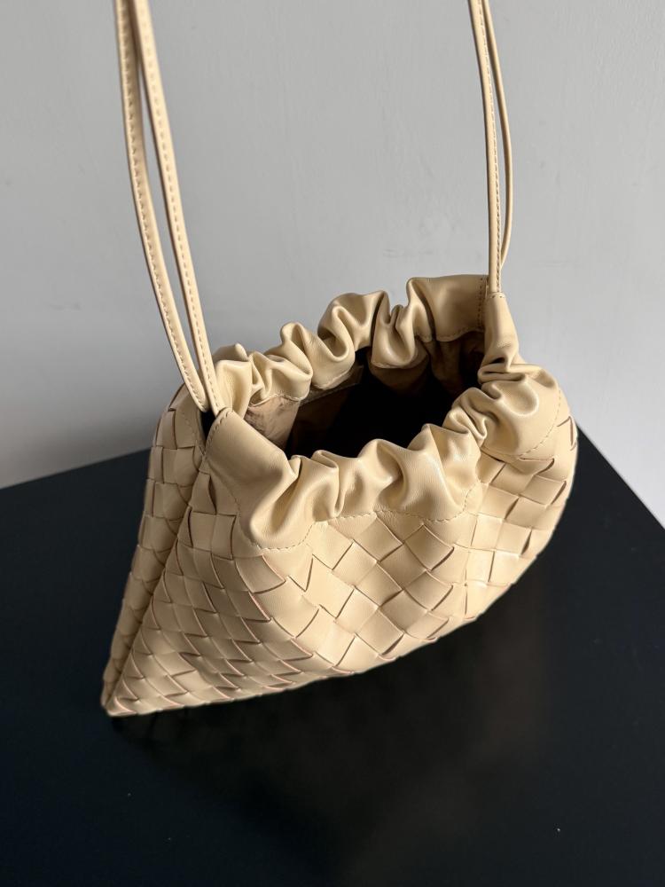 شنطة بوتيغا Dustbag Bottega