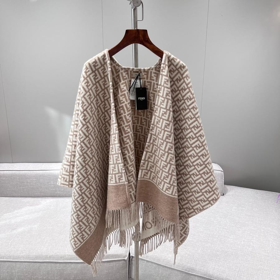 سكارف Fendi