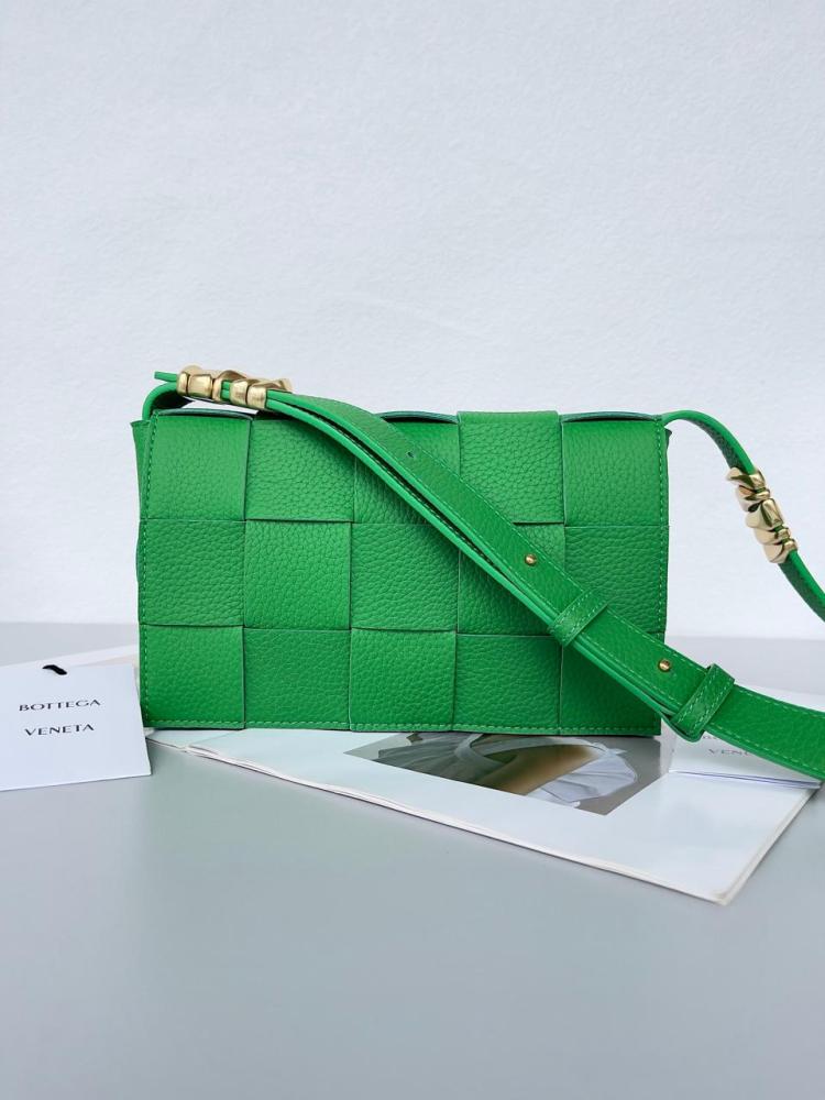 شنطة  بوتيغا Cassette مقاس 23cm