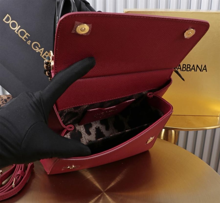 . شنطة دولتشي اند غابانا Medium Sicily handbag