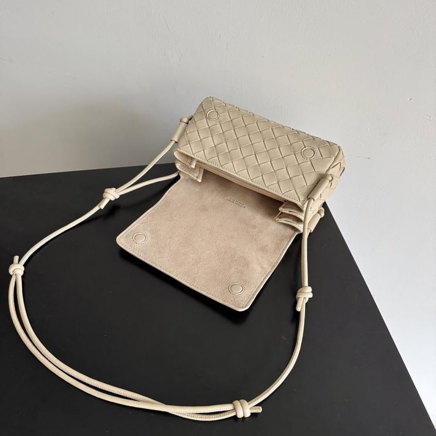 شنطة بوتيغا Nutturno Bottega