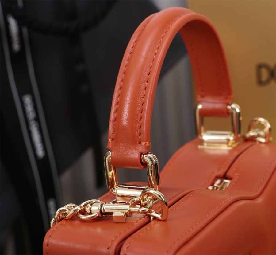 . شنطة دولتشي اند غابانا DG Logo Bag box handbag