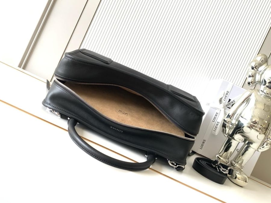شنطة لويفي Amazona Loewe